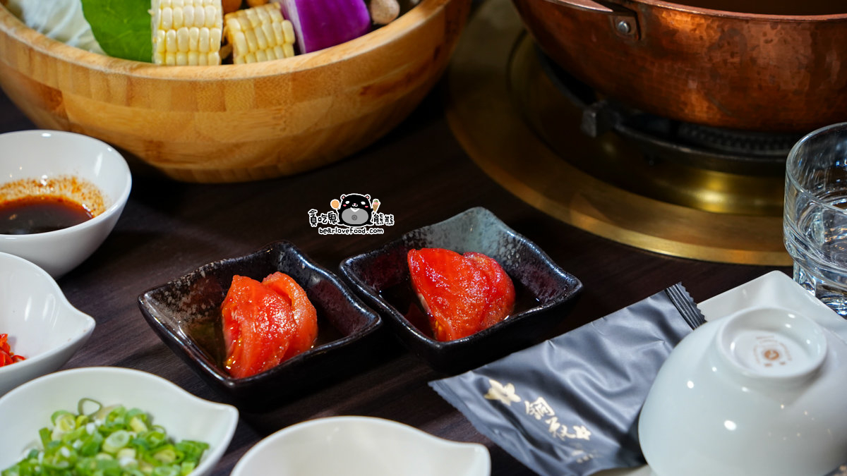 高雄精緻鍋物推薦|銅花精緻涮涮鍋美術館店:專人服務的活體海鮮火鍋體驗 銅花精緻涮涮鍋 高雄美術館店