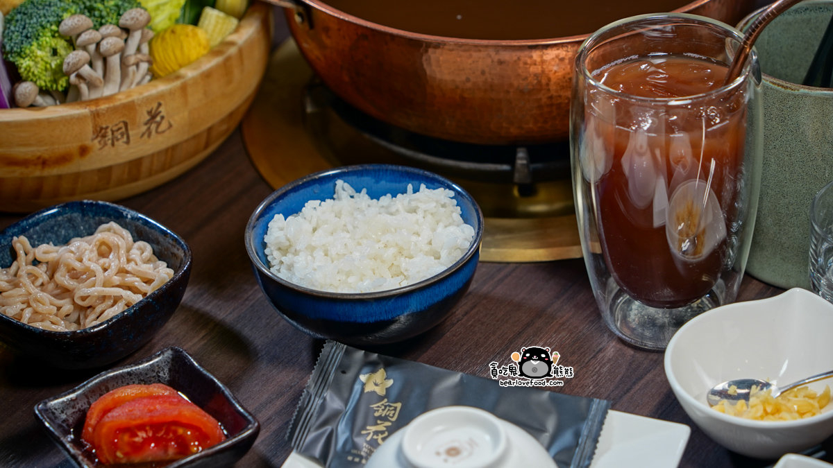 高雄精緻鍋物推薦|銅花精緻涮涮鍋美術館店:專人服務的活體海鮮火鍋體驗 銅花精緻涮涮鍋 高雄美術館店