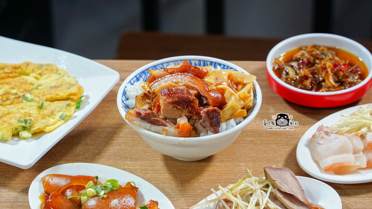 高雄牛肉麵推薦|318鳳山店 牛肉麵+豬腳雙主角!無味精湯頭與獨門滷味一次吃懂 318霸王牛肉麵鳳山店