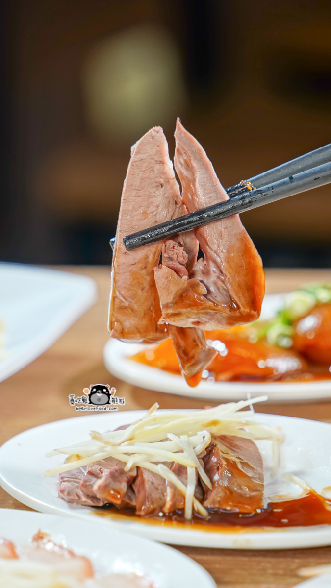 高雄牛肉麵推薦|318鳳山店 牛肉麵+豬腳雙主角!無味精湯頭與獨門滷味一次吃懂 318霸王牛肉麵鳳山店