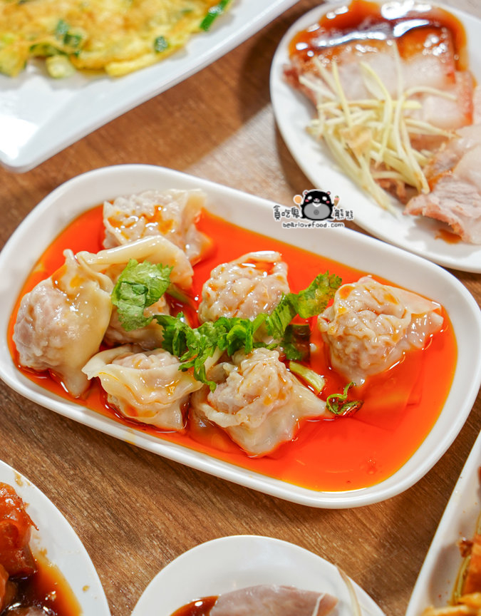 高雄牛肉麵推薦|318鳳山店 牛肉麵+豬腳雙主角!無味精湯頭與獨門滷味一次吃懂 318霸王牛肉麵鳳山店