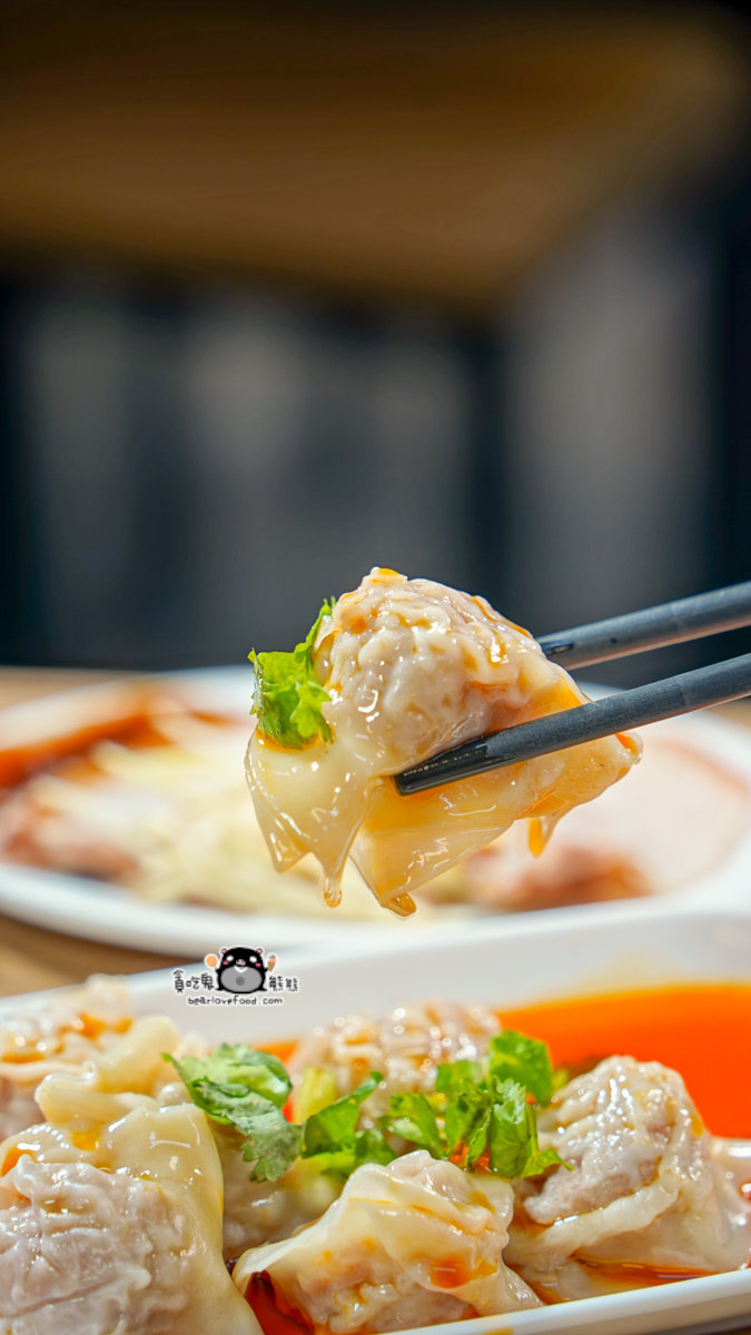 高雄牛肉麵推薦|318鳳山店 牛肉麵+豬腳雙主角!無味精湯頭與獨門滷味一次吃懂 318霸王牛肉麵鳳山店