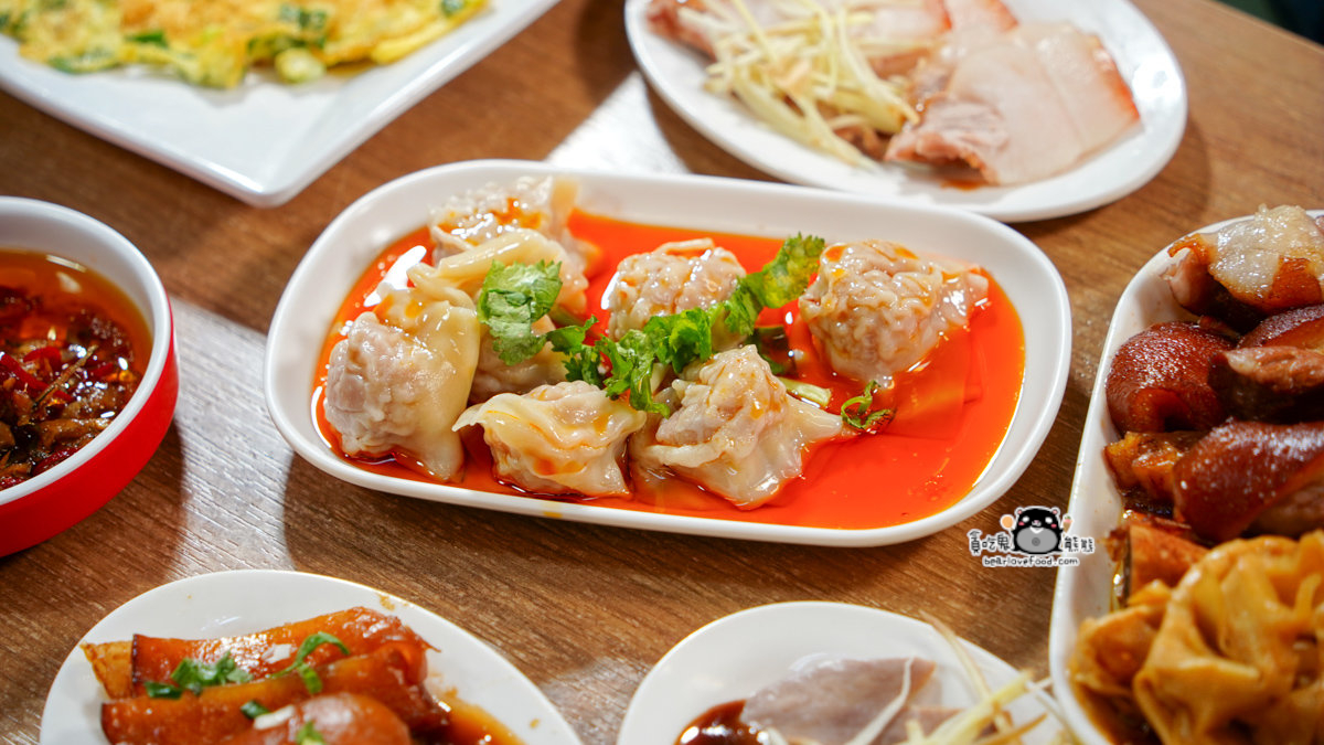 高雄牛肉麵推薦|318鳳山店 牛肉麵+豬腳雙主角!無味精湯頭與獨門滷味一次吃懂 318霸王牛肉麵鳳山店